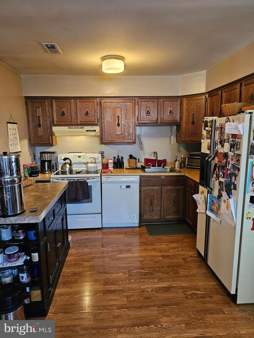 176 Kenton Property Photo 4
