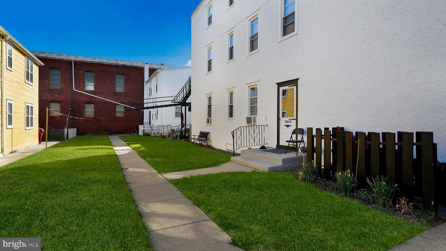 301 Lafayette St Property Photo 8