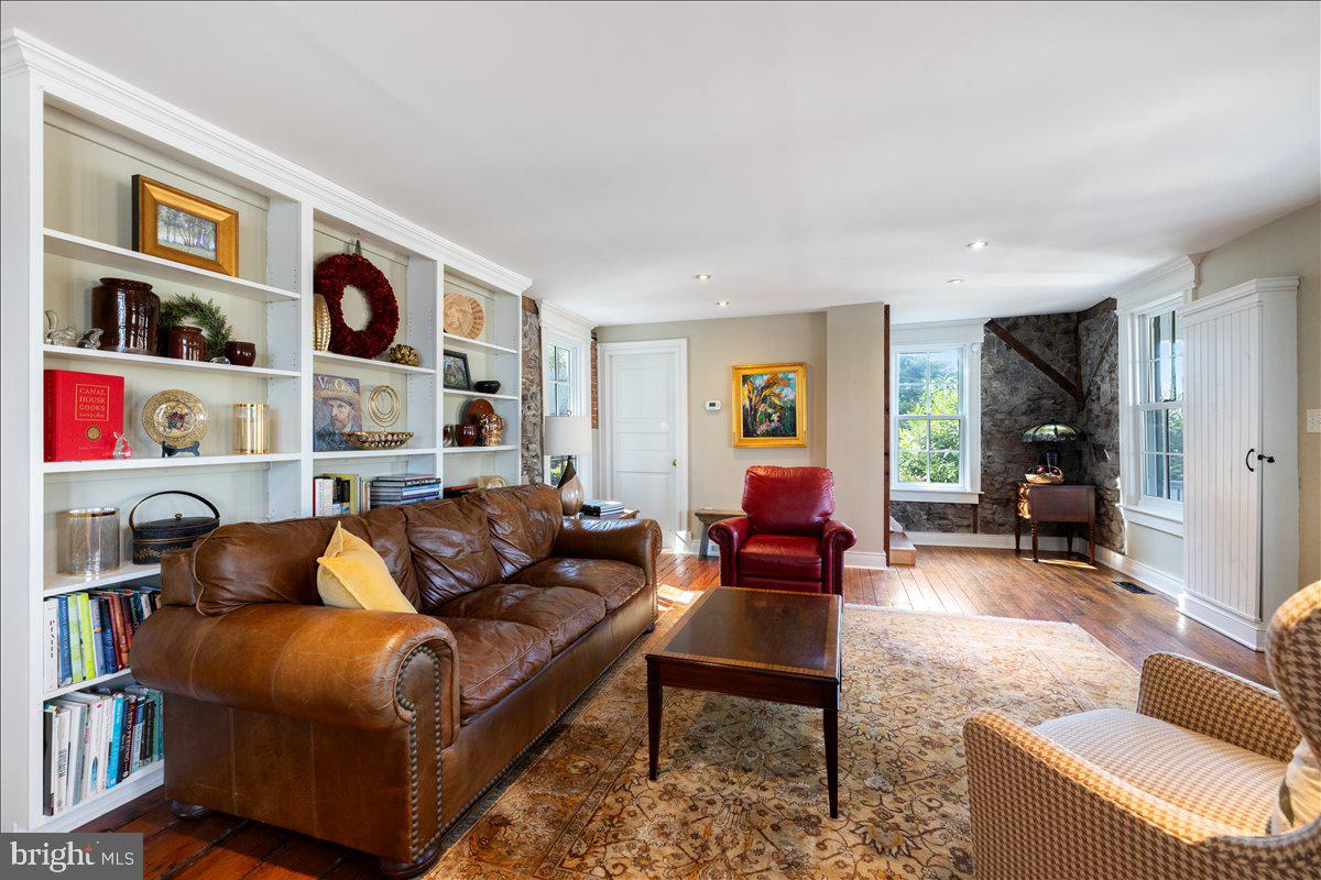 3673 River Rd Property Photo 13