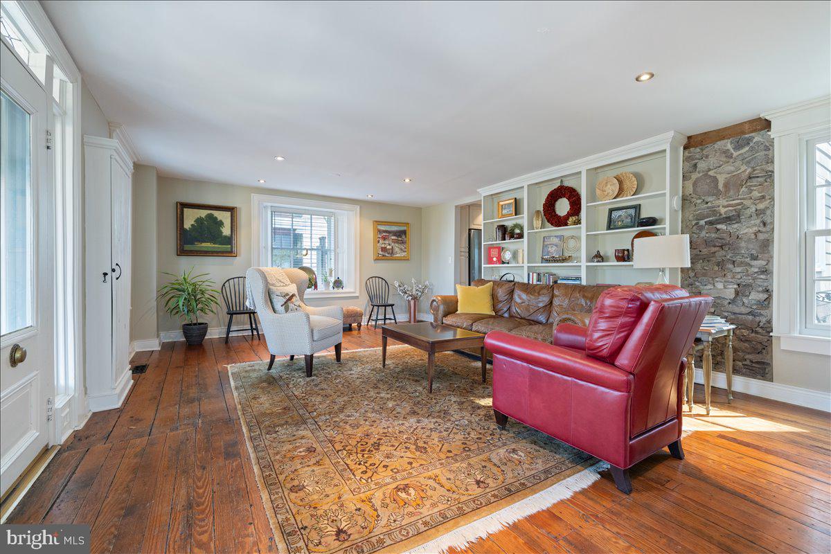 3673 River Rd Property Photo 14