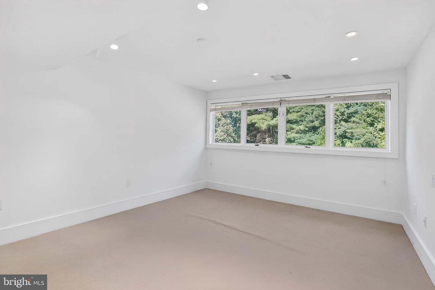 350 S River Rd #d10 Property Photo 7