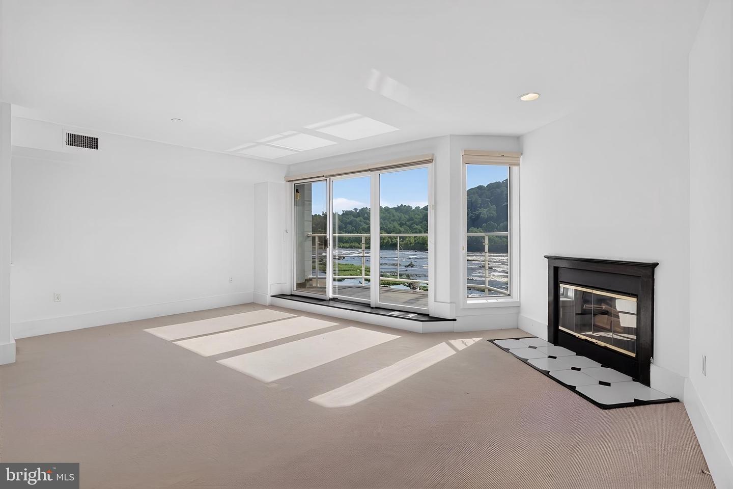 350 S River Rd #d10 Property Photo 9