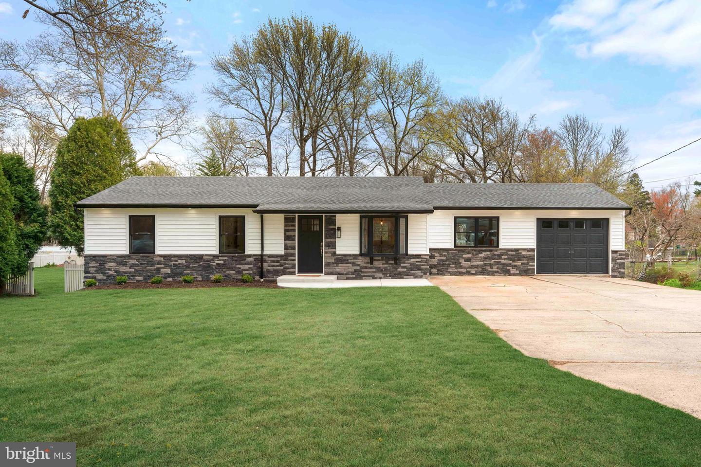 528 W MAPLE AVE