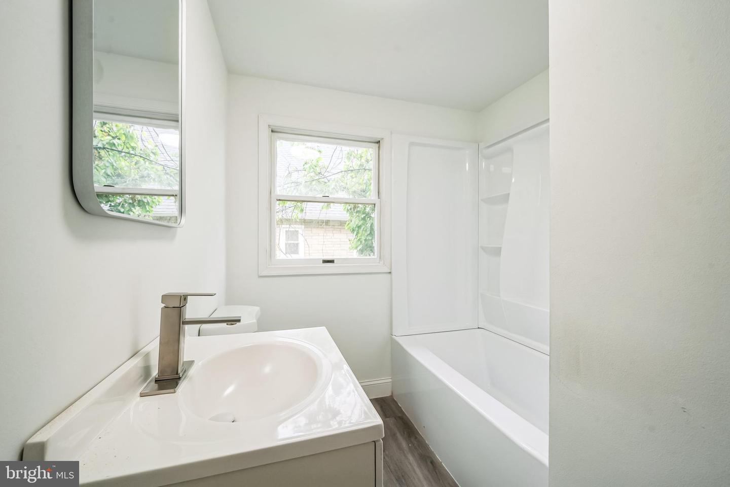 541 Wicker Ave Property Photo 5