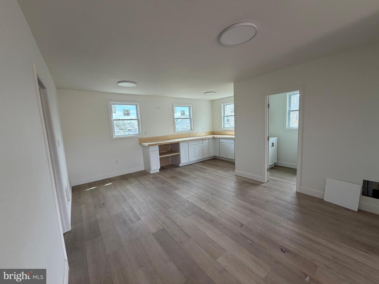 541 Wicker Ave Property Photo 12