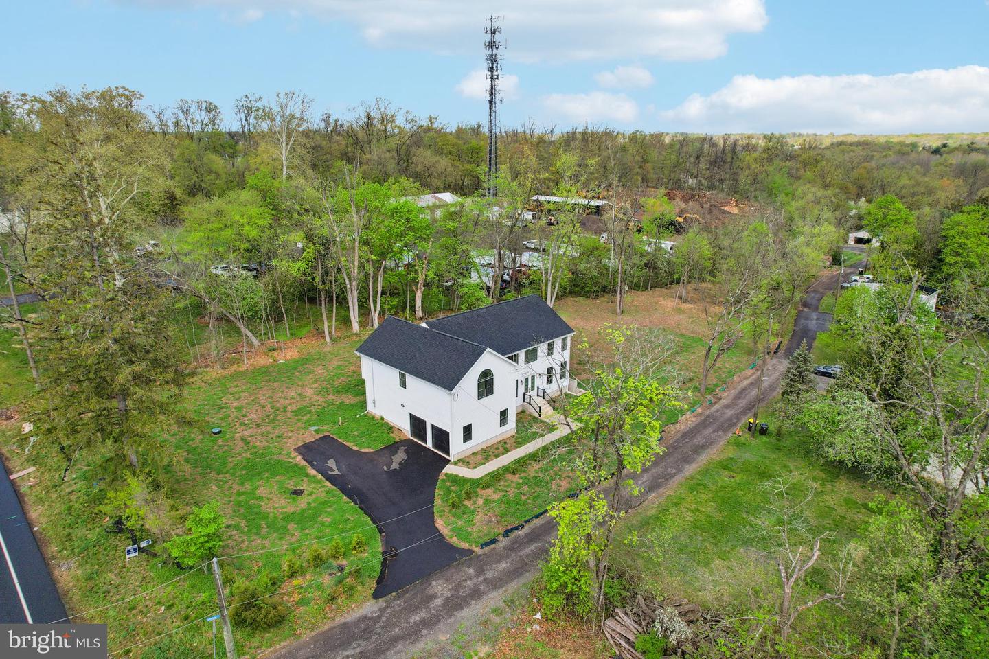 2627 County Line Rd Property Photo 2