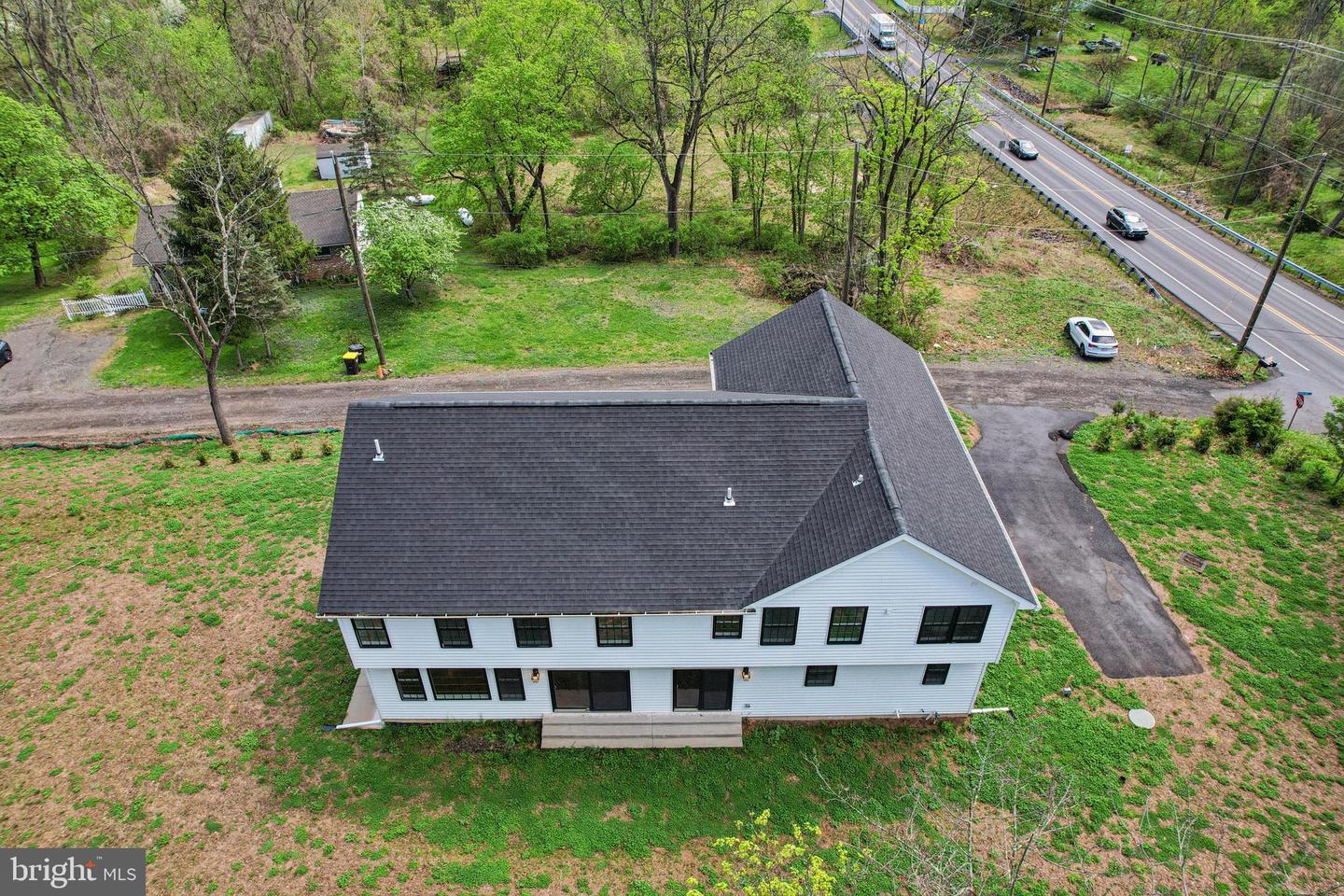 2627 County Line Rd Property Photo 6