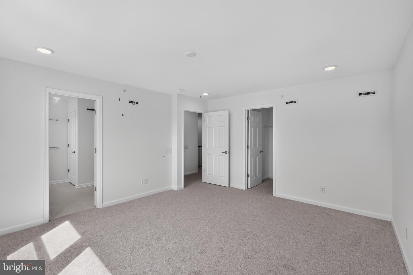 51 Chaucer Ct Property Photo 13