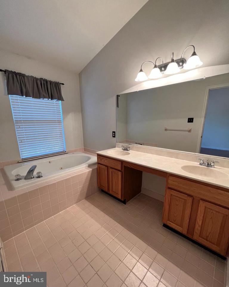 3303 Sterling Rd Property Photo 12