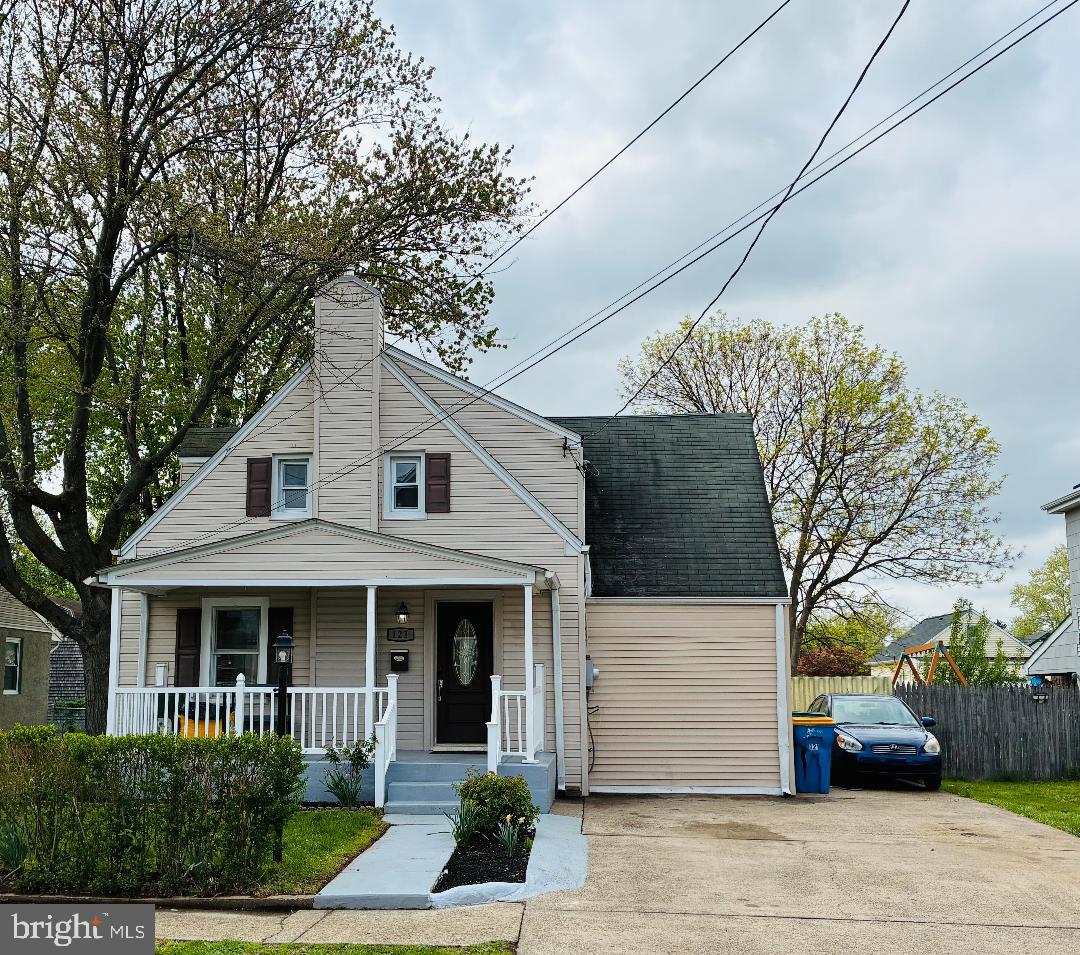 121 WALNUT AVE
