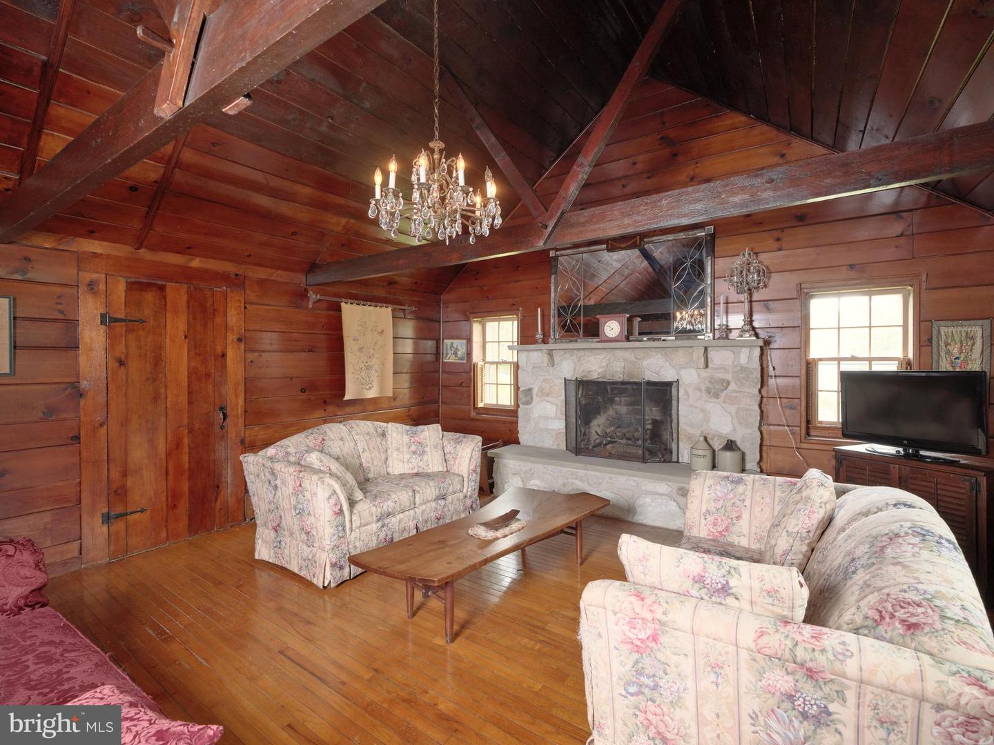 1465 Makefield Rd Property Photo 8