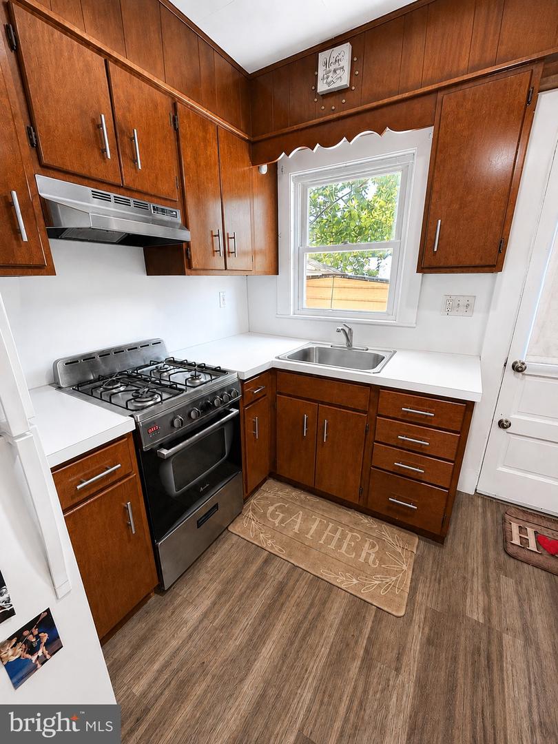 2110 Wilson Ave Property Photo 2