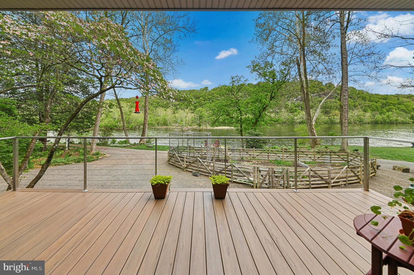 3 Bridge 5 Ln Property Photo 5