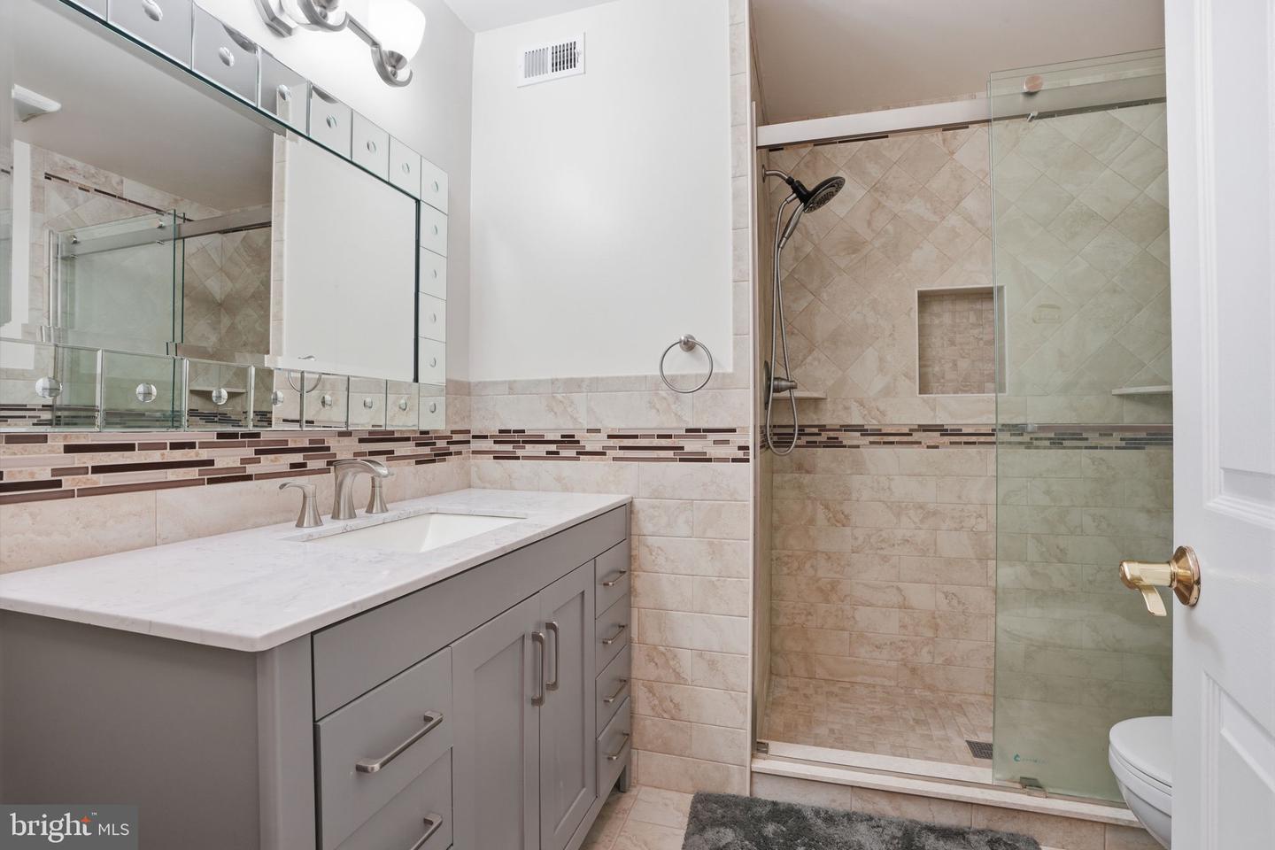 2303 Bennett Pl Property Photo 10
