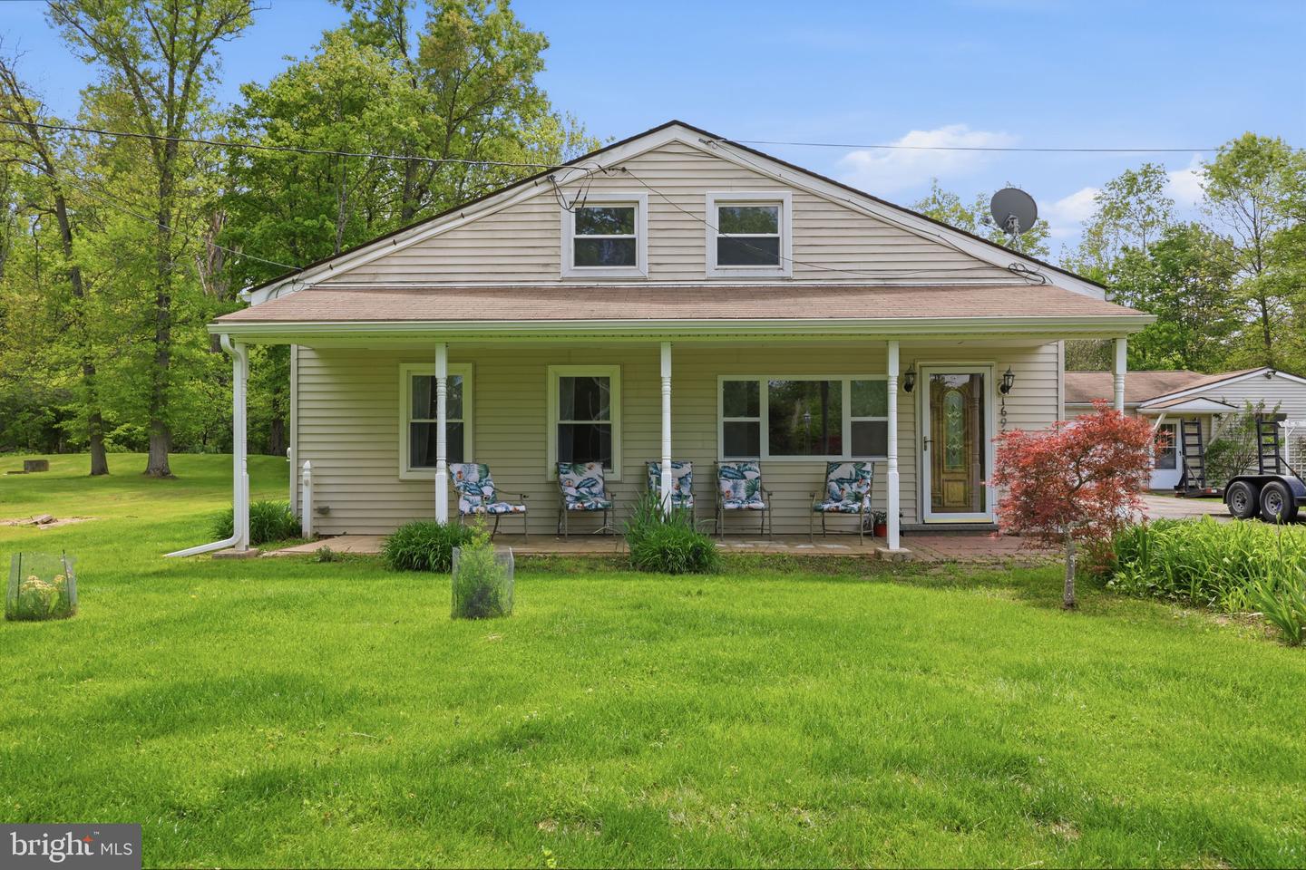 1696 Chestnut Ridge Rd Property Photo 3