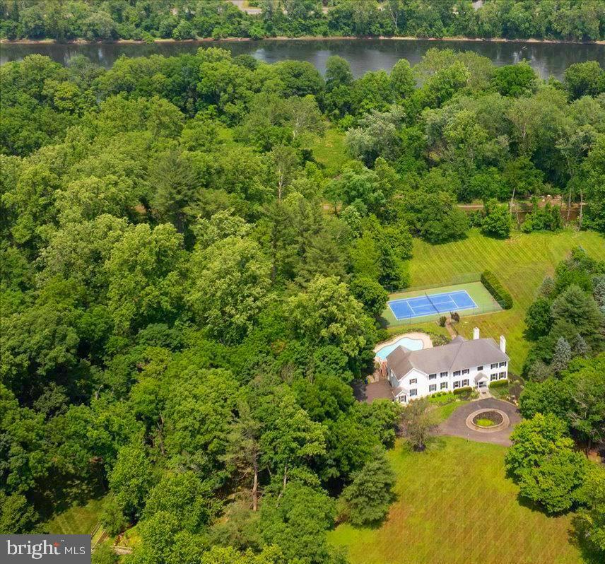1558 RIVER RD