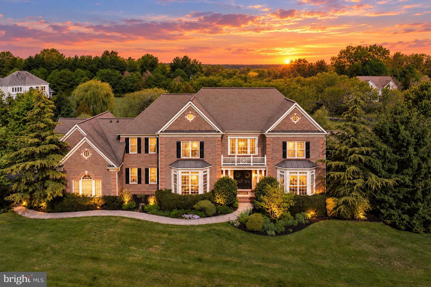 104 MEADOWVIEW DR