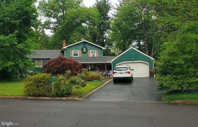 700 Gordon Dr Property Photo 1