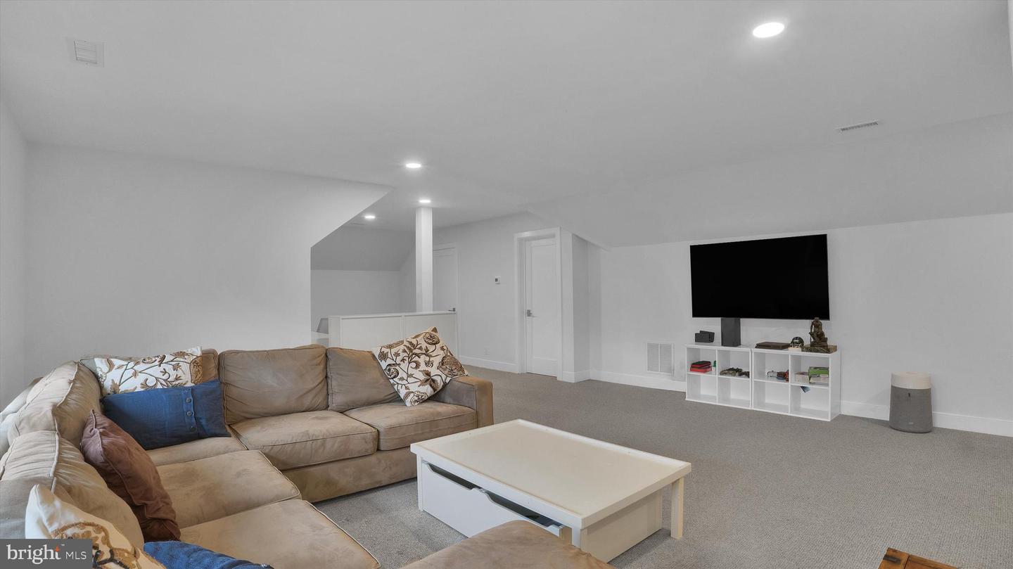 171 N Main St #unit 2 Property Photo 41