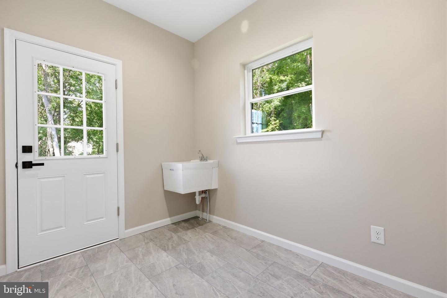 891 Reading Ave Property Photo 22