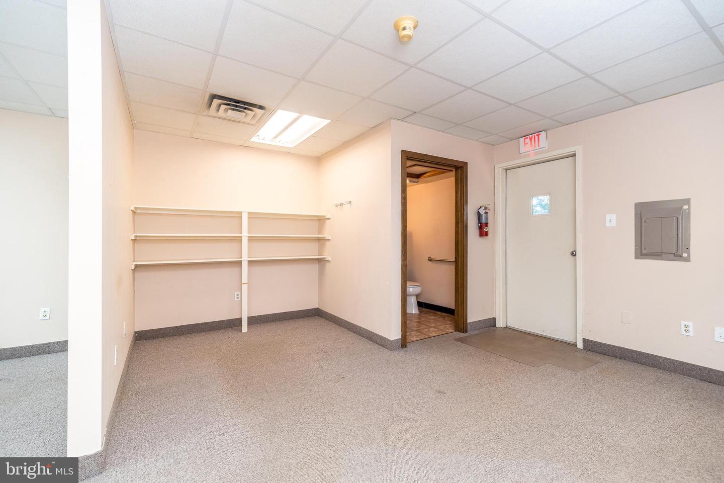910 Property Photo 6