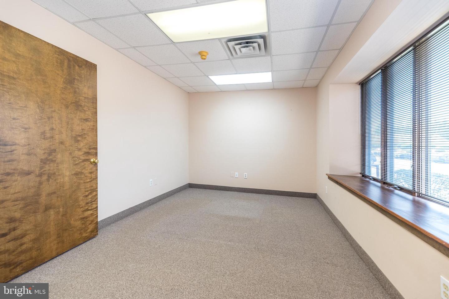 910 Property Photo 12