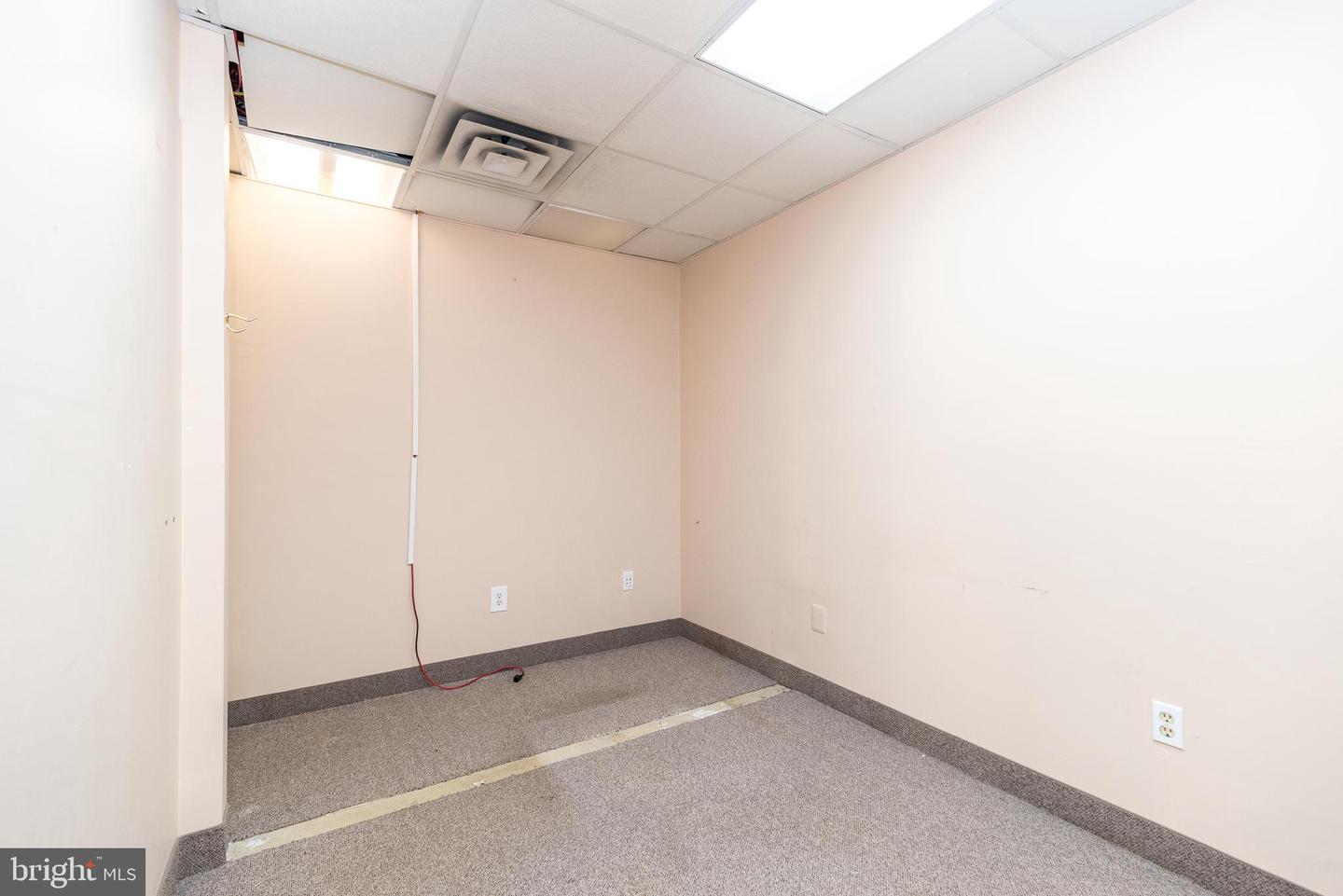 910 Property Photo 15