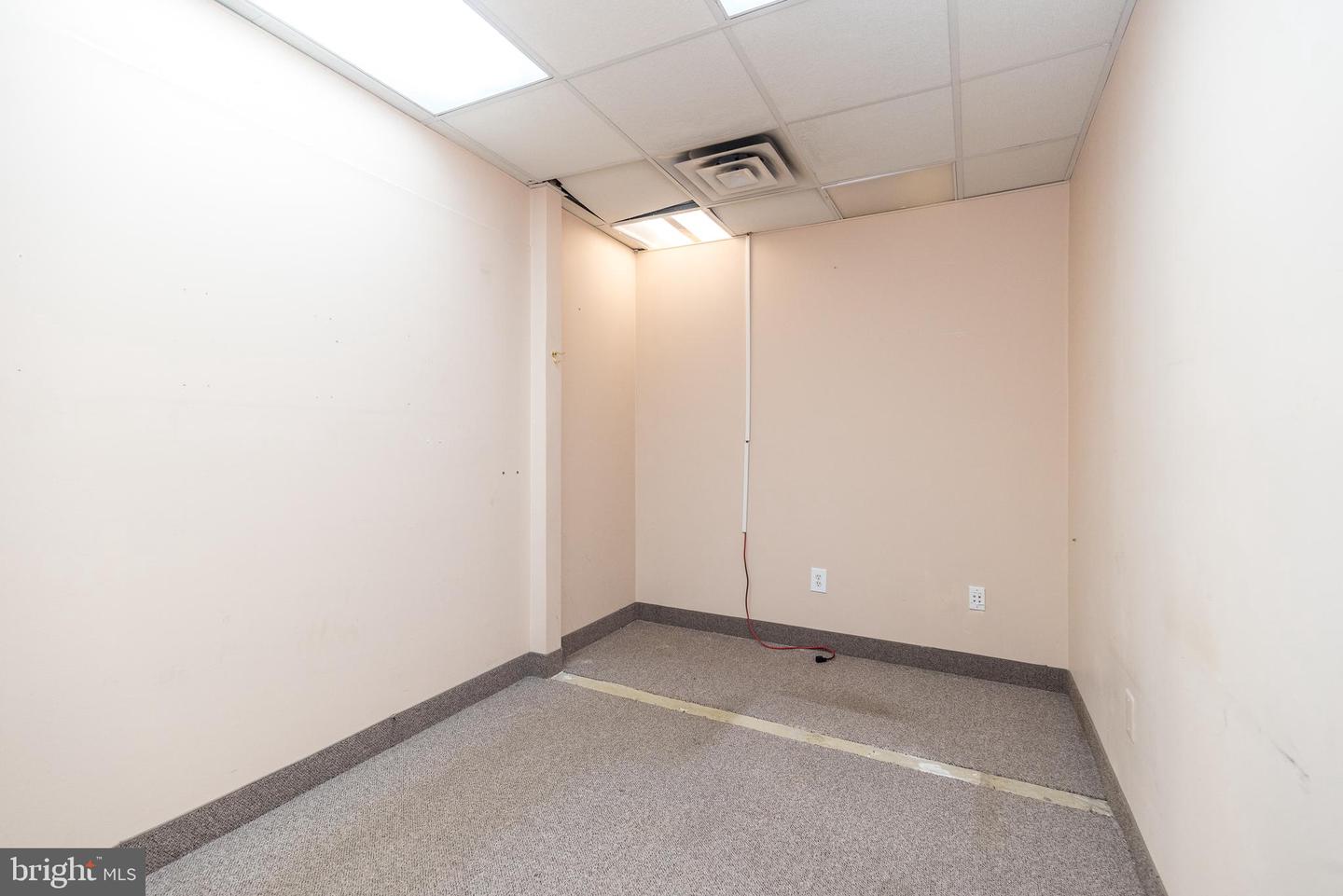 910 Property Photo 16