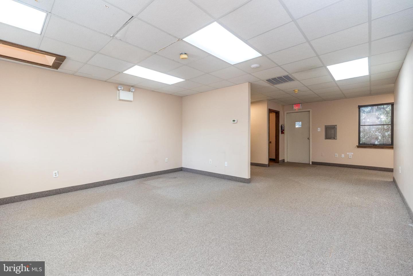 910 Property Photo 17