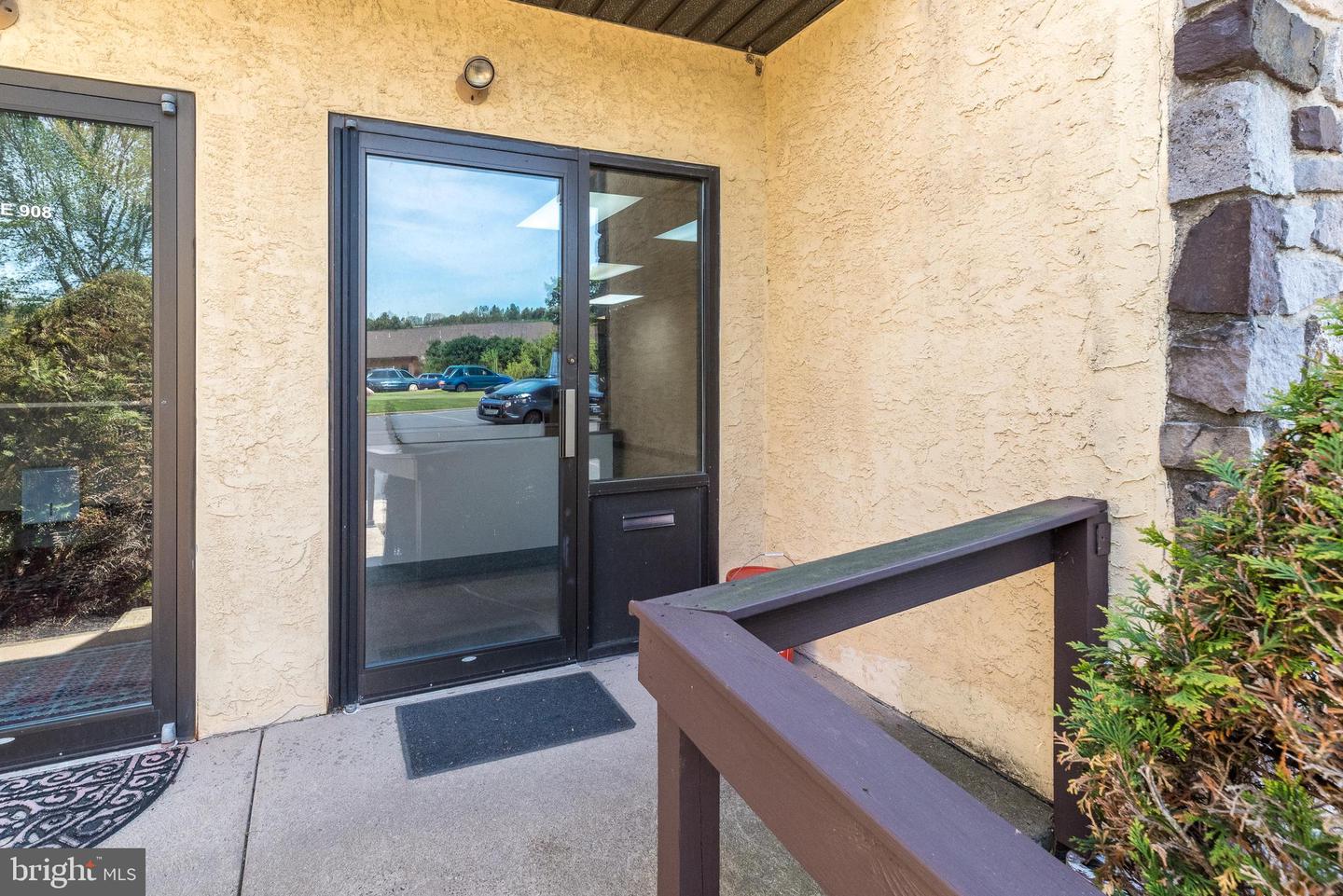 910 Property Photo 18