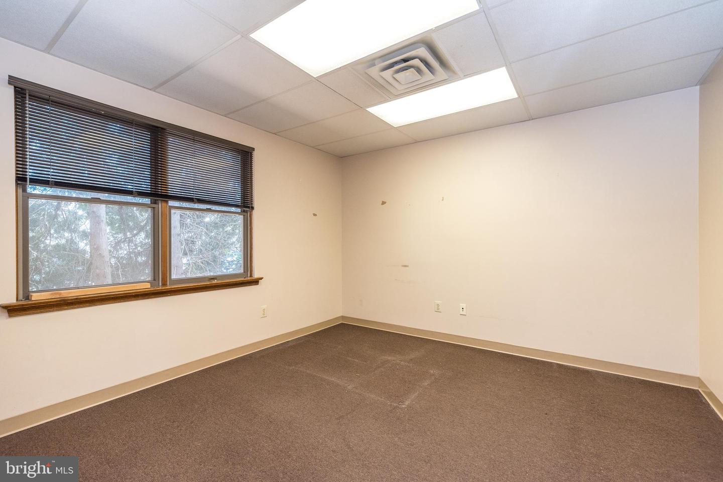 910 Property Photo 21