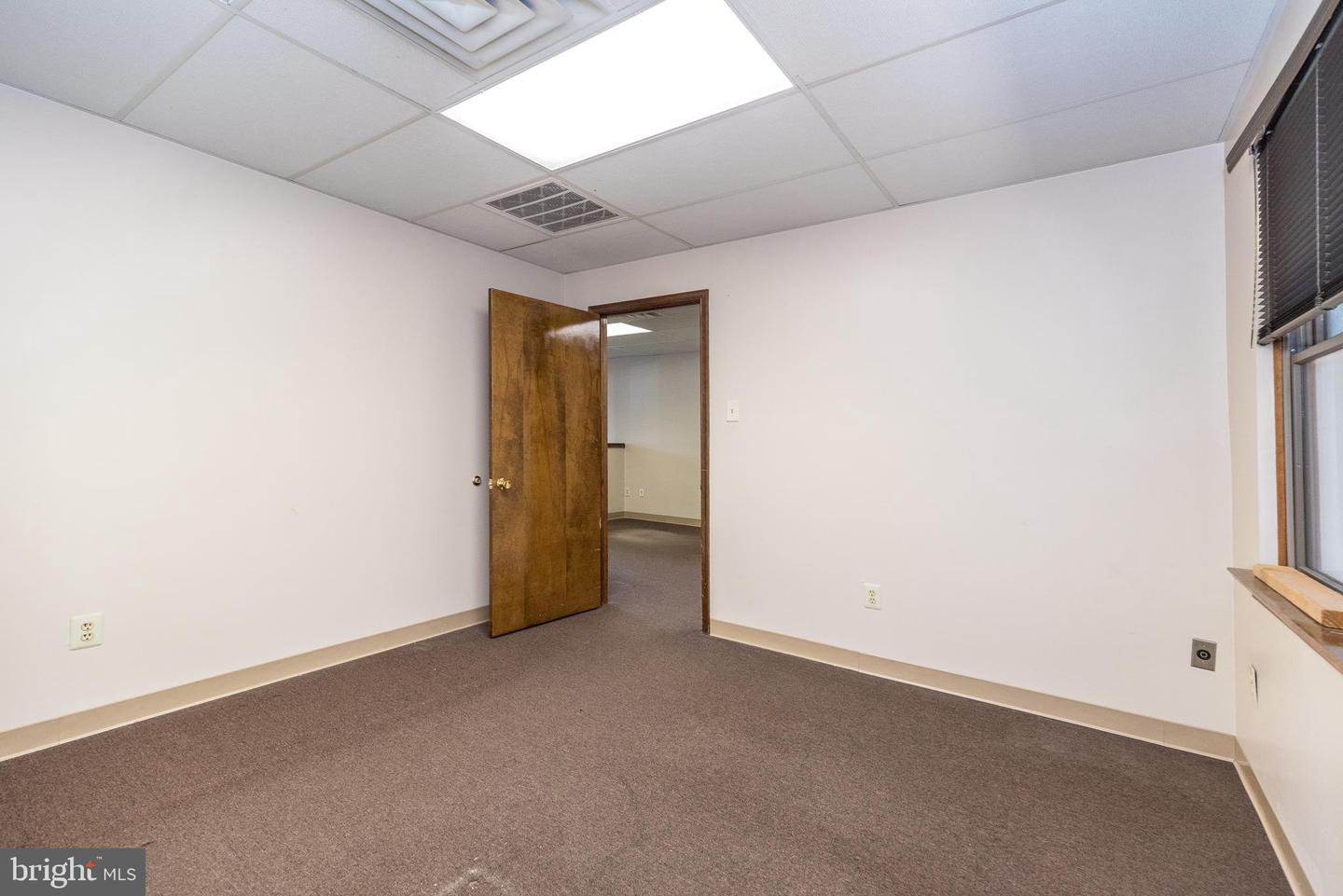 910 Property Photo 22