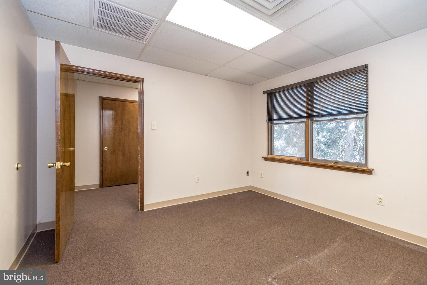 910 Property Photo 23