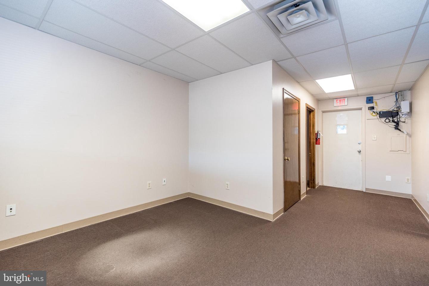 910 Property Photo 25