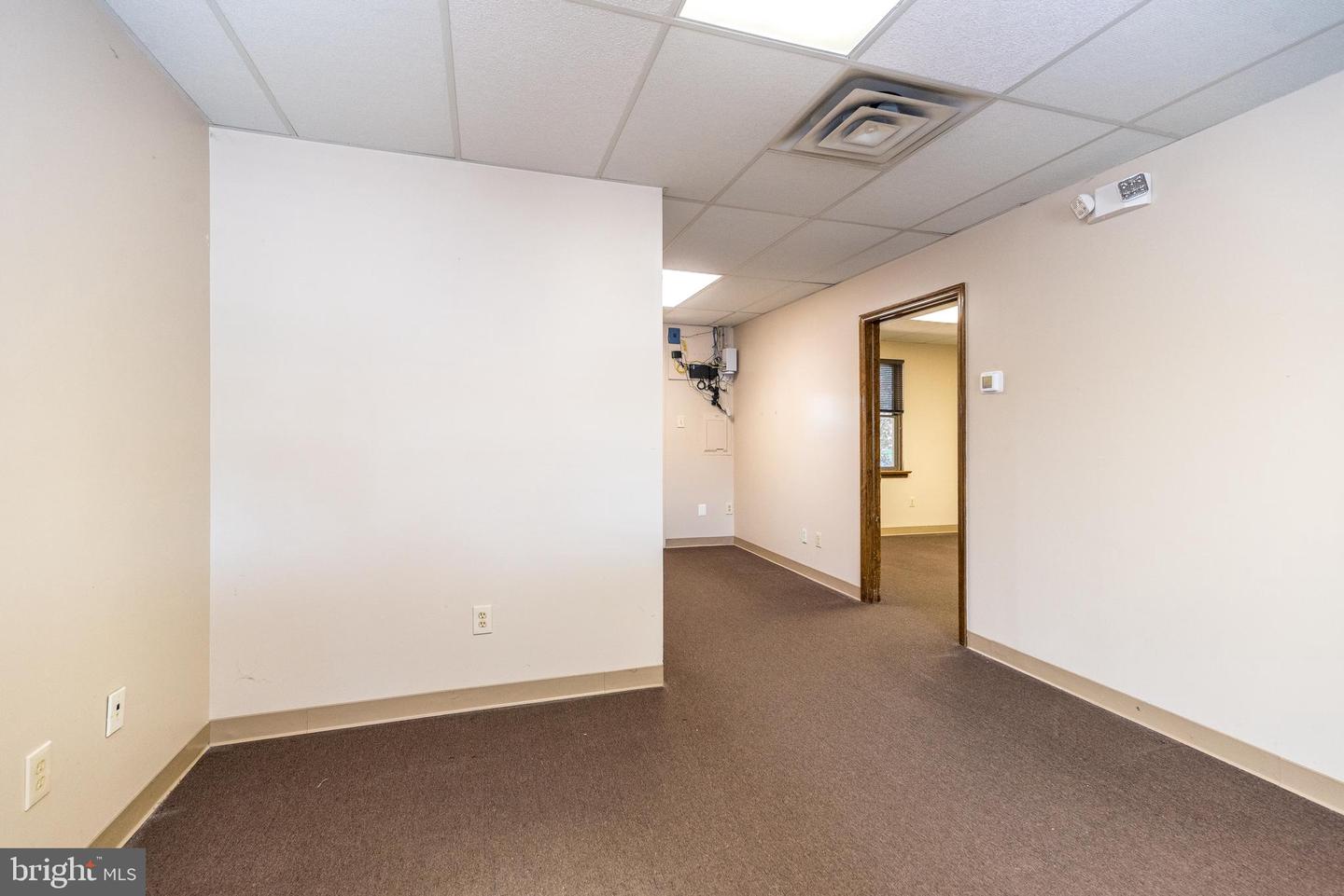 910 Property Photo 26