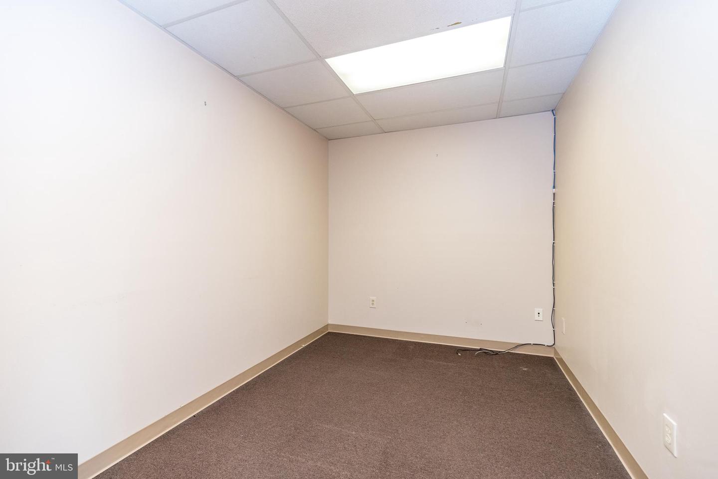 910 Property Photo 27