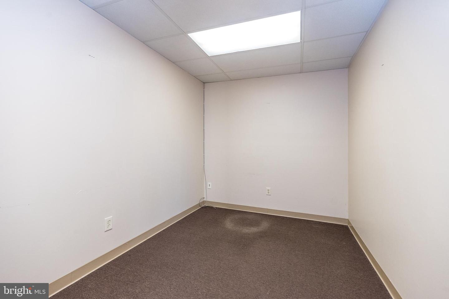 910 Property Photo 29
