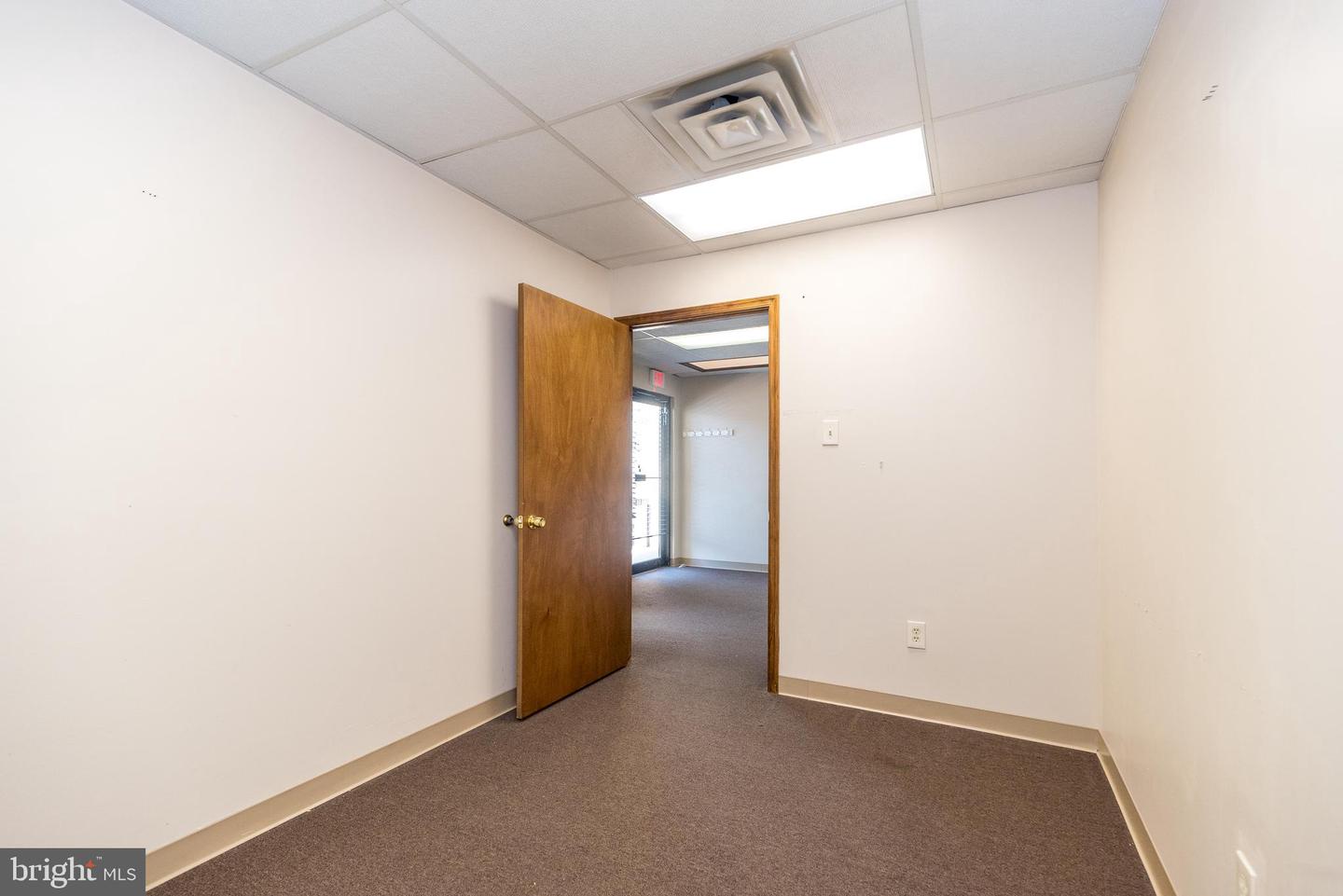 910 Property Photo 30