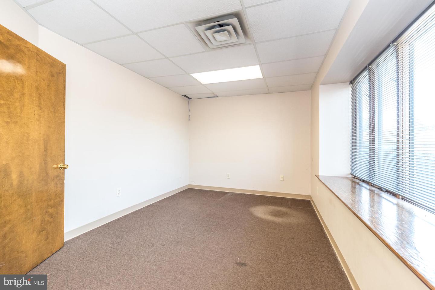 910 Property Photo 31