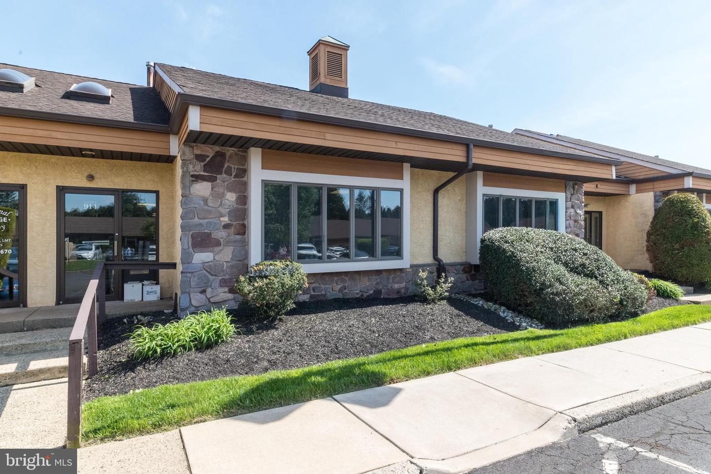 910 Property Photo 39