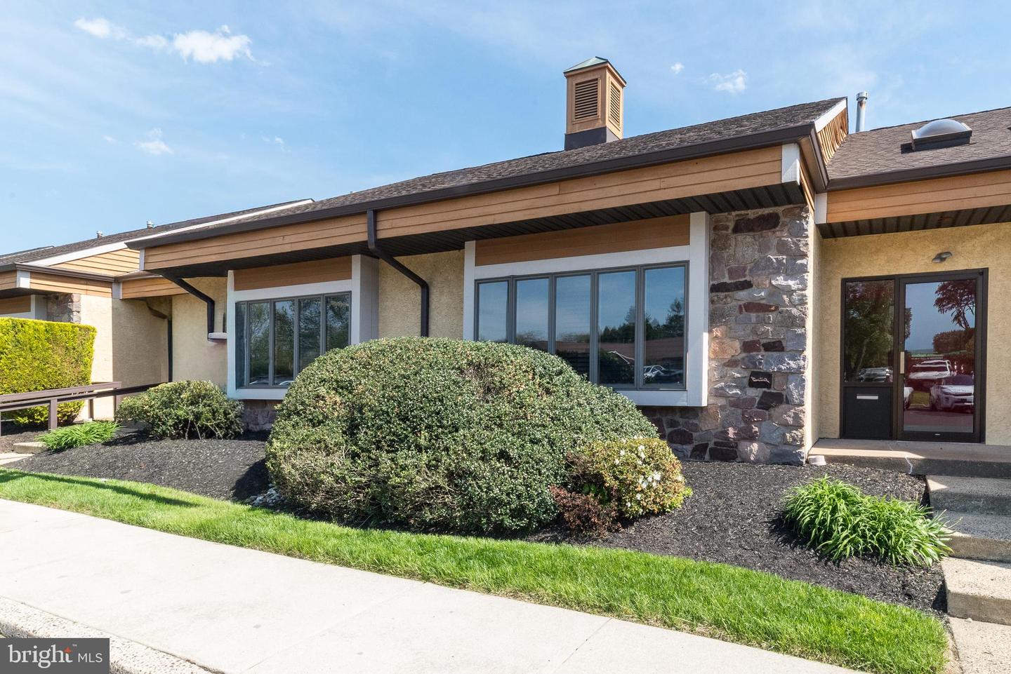 910 Property Photo 40