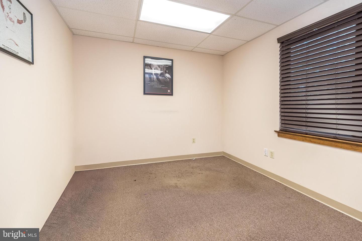 910 Property Photo 41