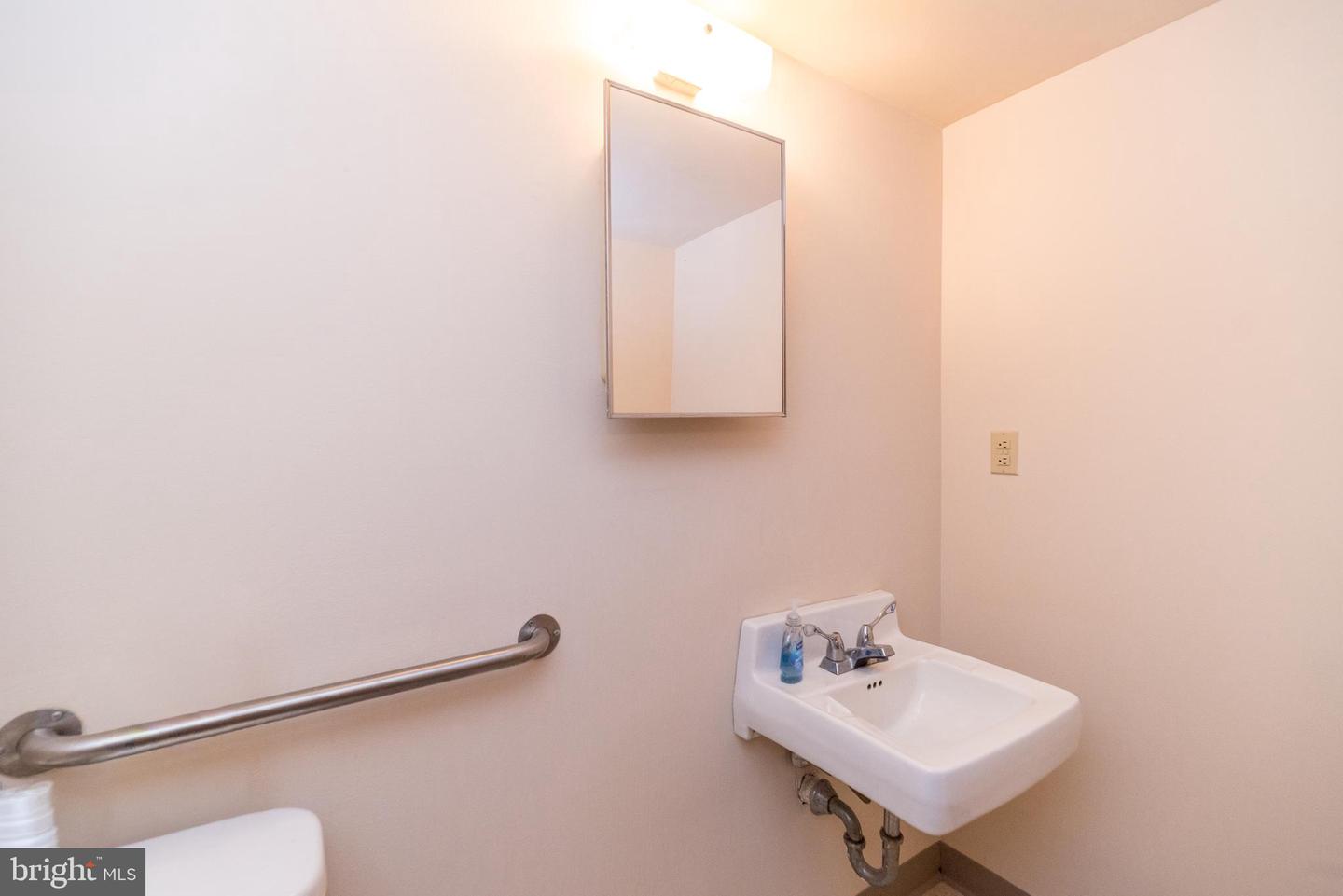 910 Property Photo 42