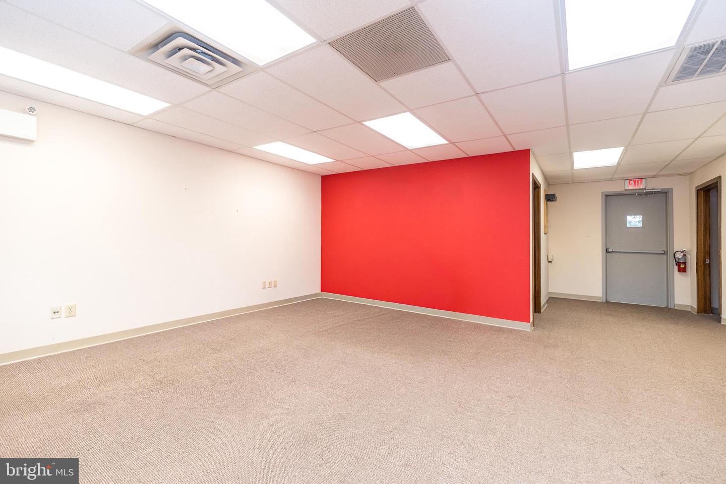 910 Property Photo 45