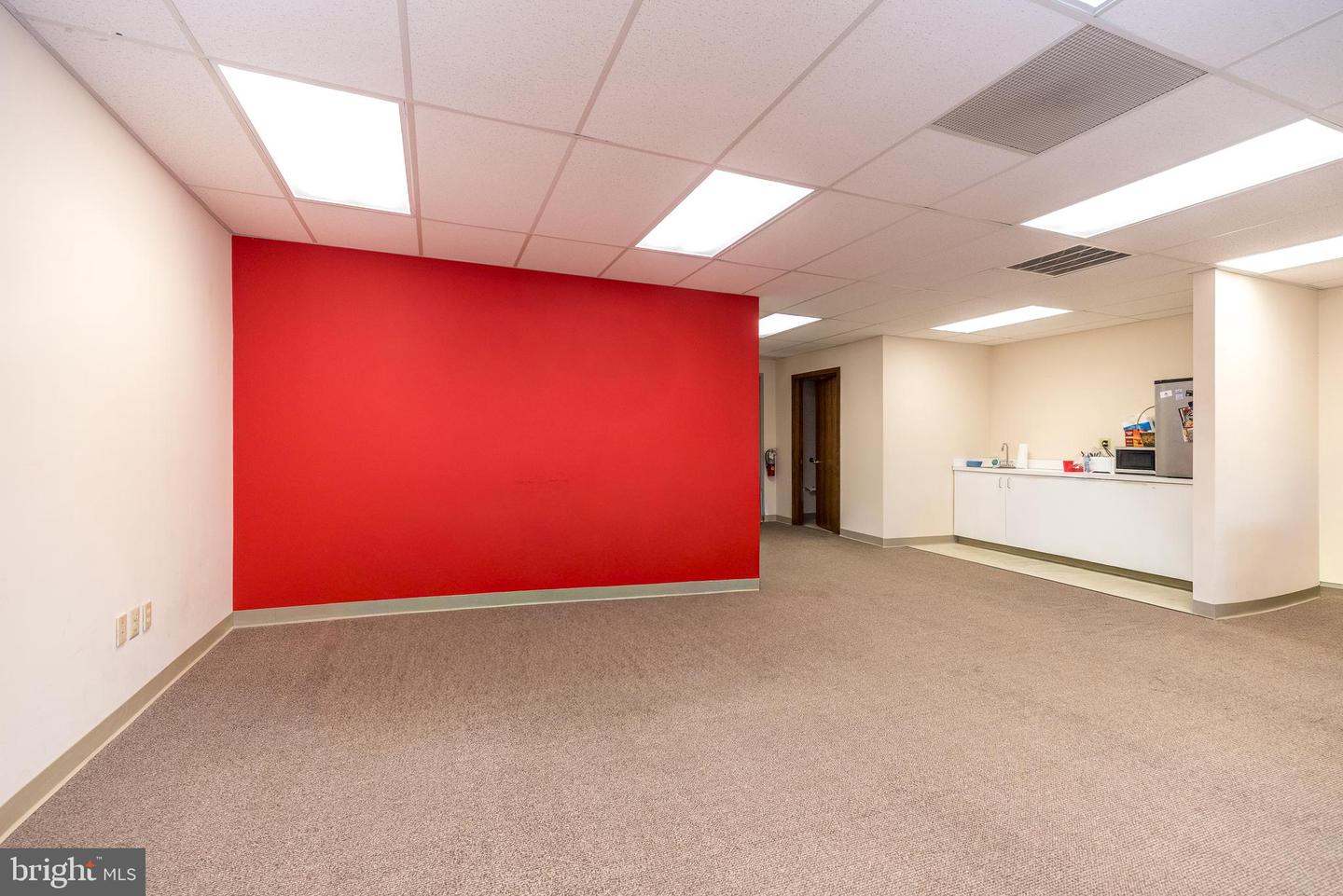 910 Property Photo 46