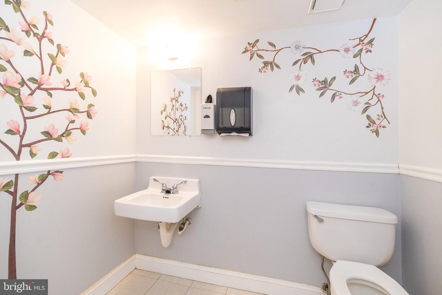 910 Property Photo 51