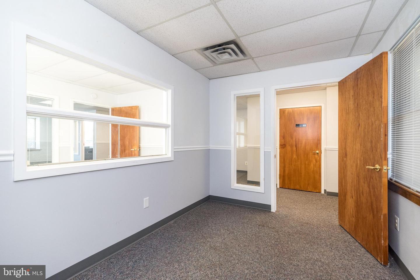 910 Property Photo 52