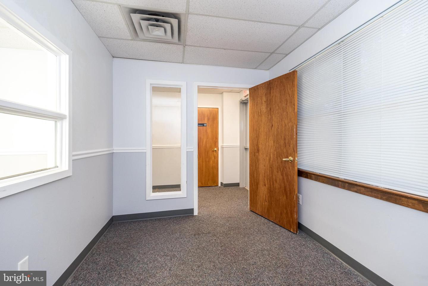 910 Property Photo 53