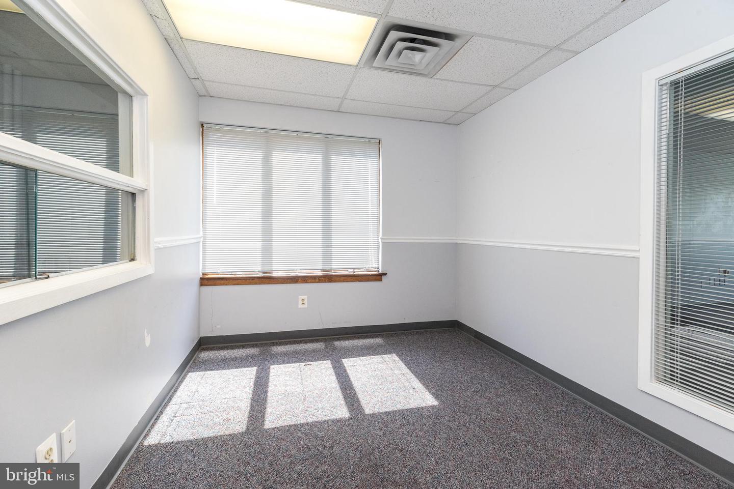 910 Property Photo 55