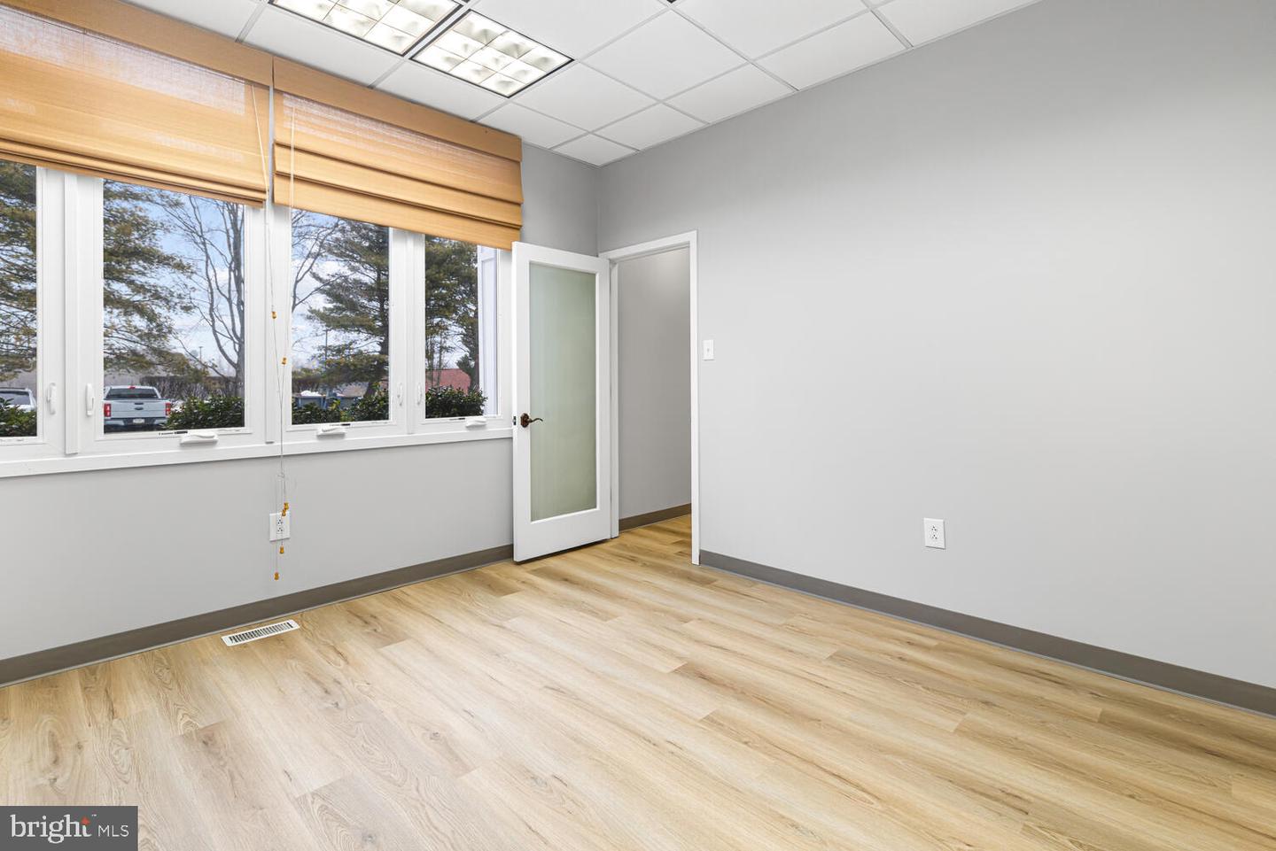 408 Executive Property Photo 4